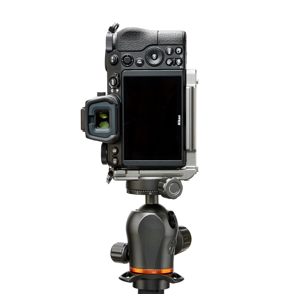 L-bracket Zelda in Grey with Nikon in portrait mode