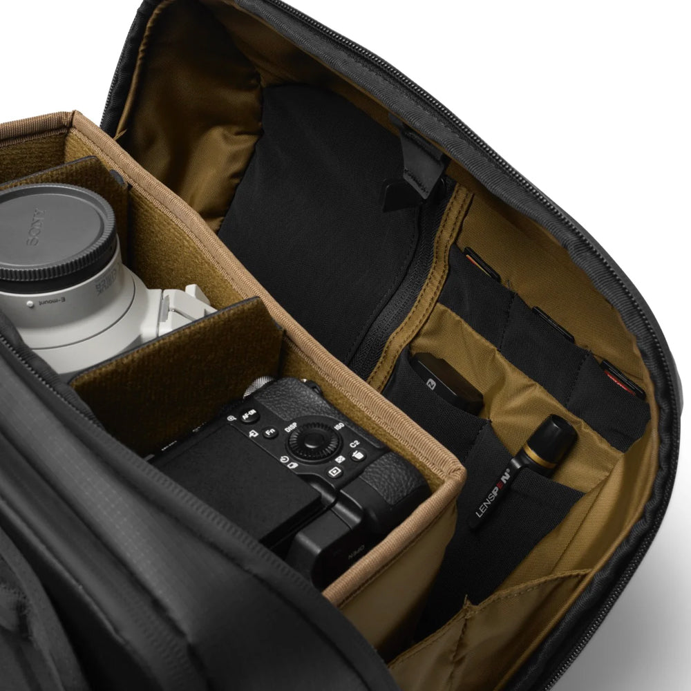 MCKINNON CAMERA MESSENGER 13L CLOSE-UP OF ACCESSORY POCKETS