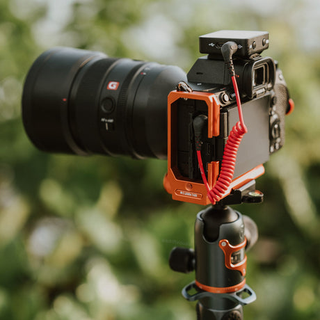 Amateur Photographer reviews Alfie L-Bracket for the Sony A7 IV