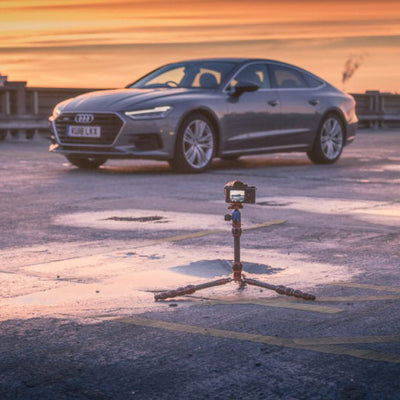 Motor Verso Take 3 Legged Thing Leo for a Ride