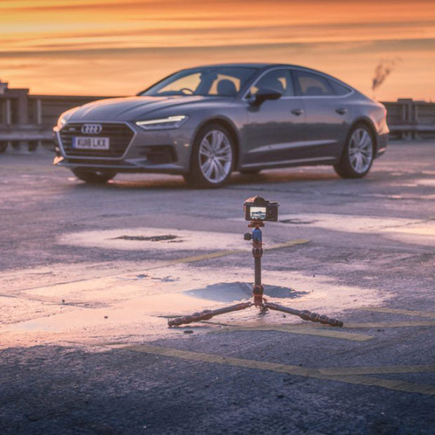 Motor Verso Take 3 Legged Thing Leo for a Ride