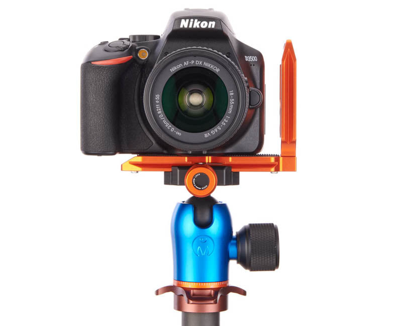 NIKON D3500 on QR11-L 2.0 - Front view