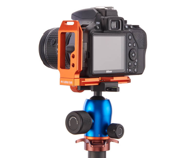 NIKON D3500 on QR11-L 2.0 - Side/Rear view