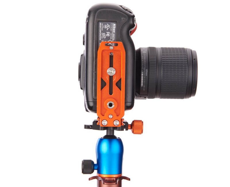 NIKON D3 on QR11-FB 2.0 - Underside view