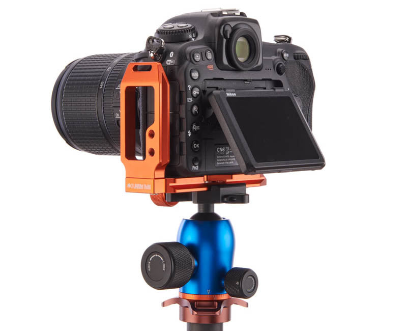 NIKON D500 on QR11-L 2.0 - Side/Rear view