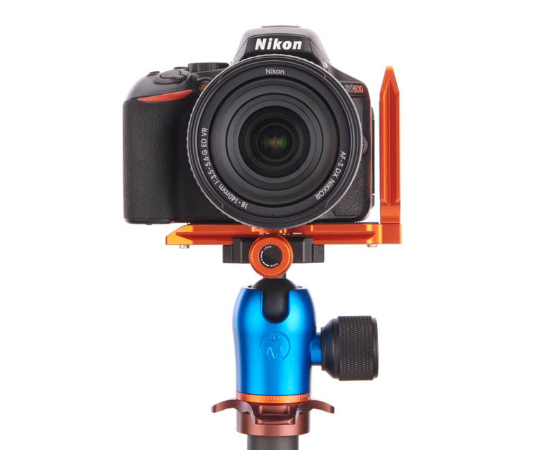 NIKON D5600 on QR11-L 2.0 - Front view