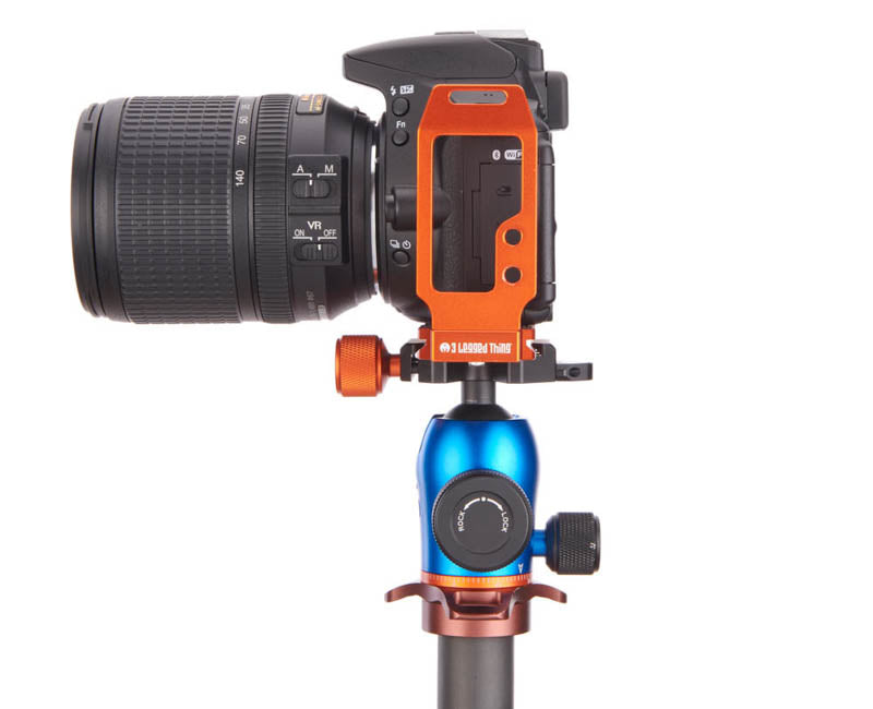 NIKON D5600 on QR11-L 2.0 - Side view