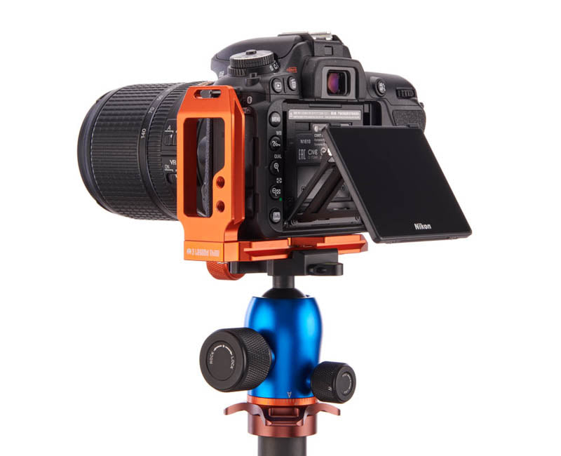 NIKON D7500 on QR11-L 2.0 - Side/Rear view