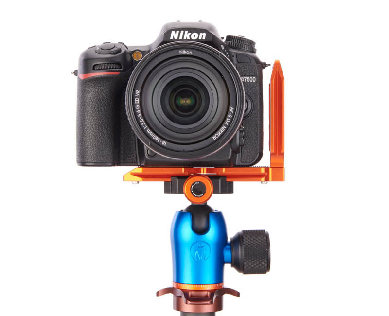 NIKON D7500 on QR11-L 2.0 - Front view