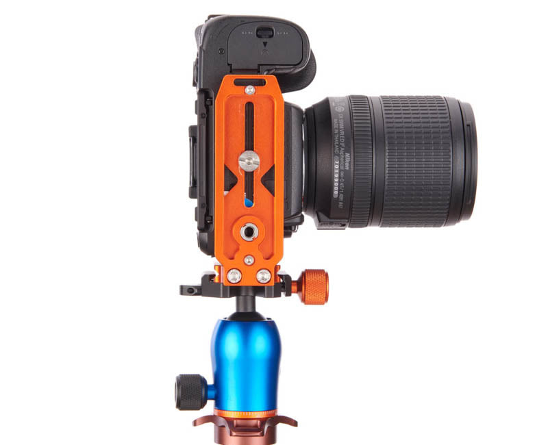 NIKON D7500 on QR11-L 2.0 - Underside view