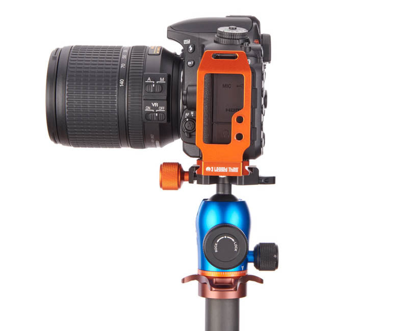 NIKON D7500 on QR11-L 2.0 - Side view