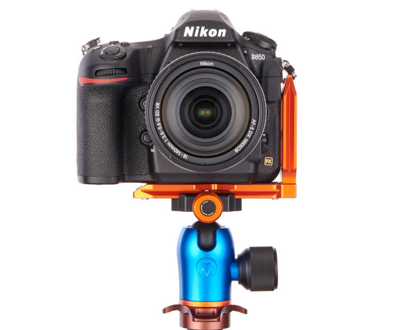 NIKON D850 on QR11-L 2.0 - Front view