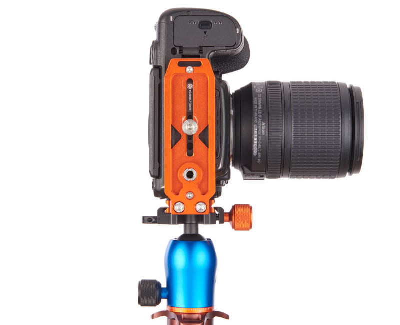 NIKON D850 on QR11-L 2.0 - Underside view