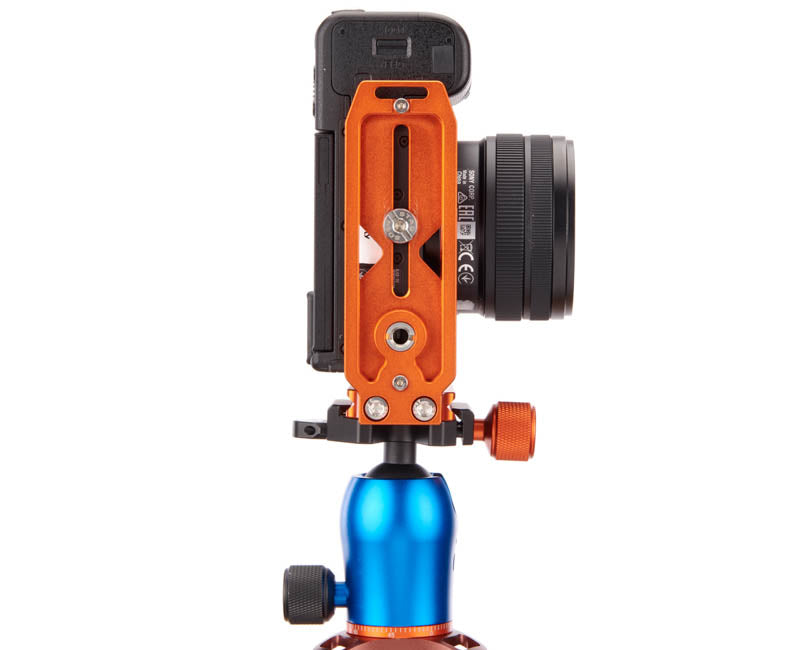 Sony A7C on QR11-L 2.0 - Underside view