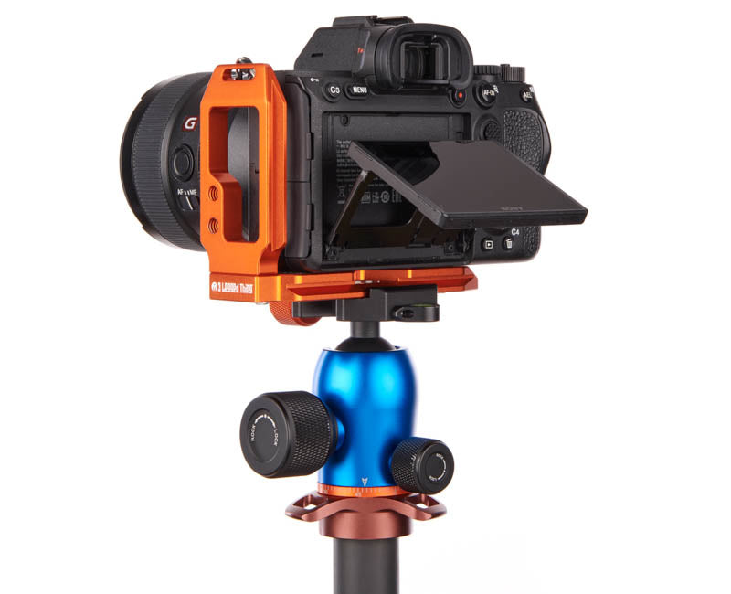 Sony A7R IV on QR11L-2.0 - Side/Rear view