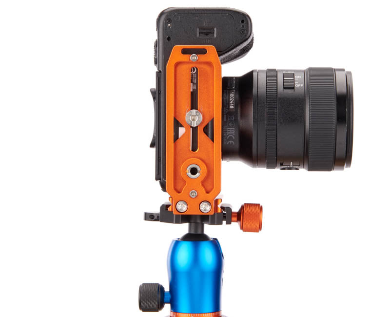 Sony A7R IV on QR11L-2.0 - Underside view