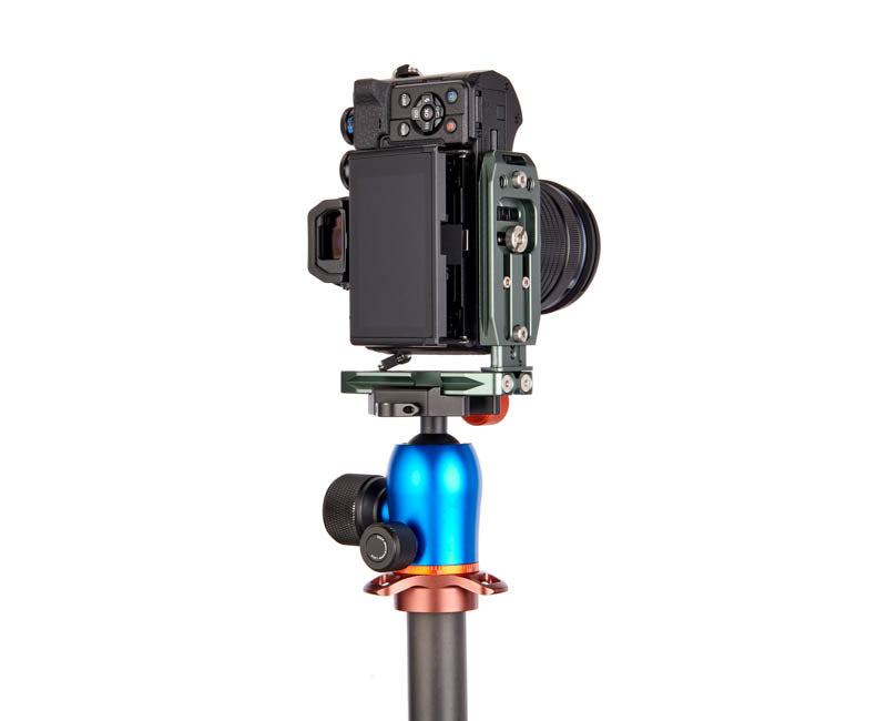 OM System OM10 on Lexie - Underside view,Screen Out