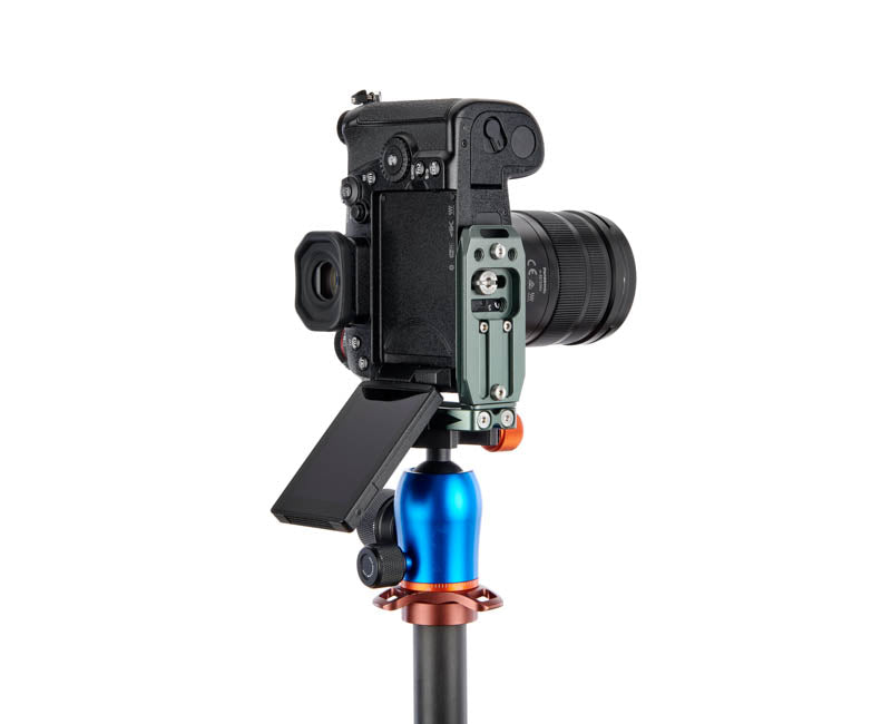 Panasonic G9 on Lexie - Underside view,Screen Flipped