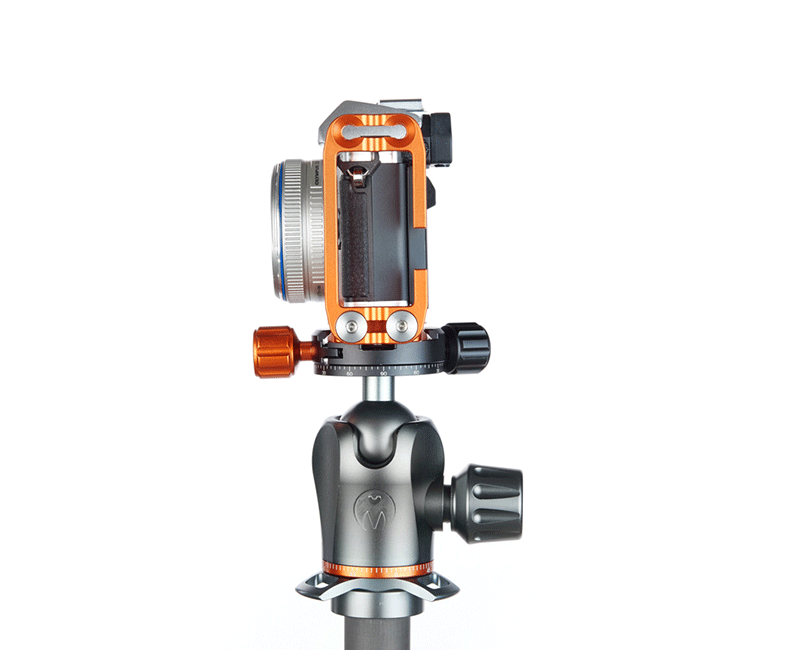 OLYMPUS E-M10 Mk 2 on Ellie Short - Side view