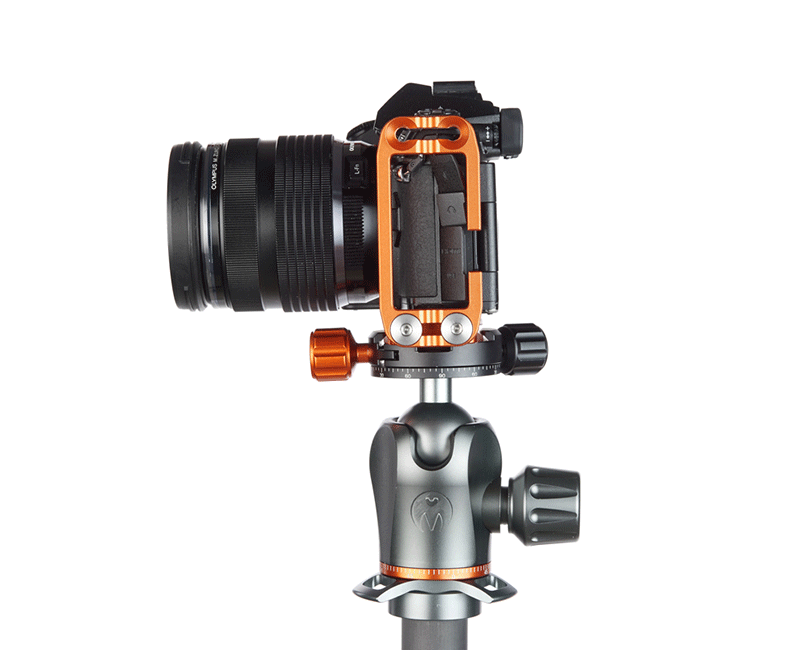 OLYMPUS E-M1 Mk 2 on Ellie Short - Side view