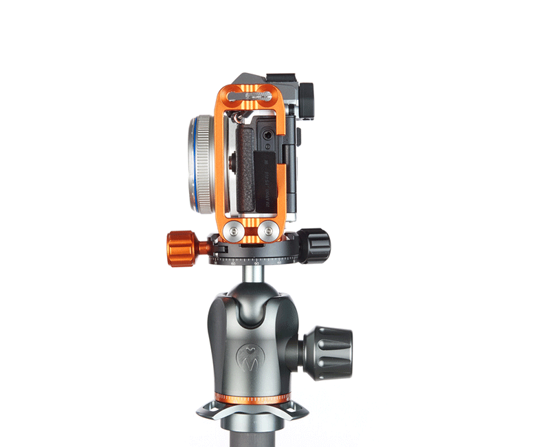 OLYMPUS E-M5 Mk 2 on Ellie Short - Side view