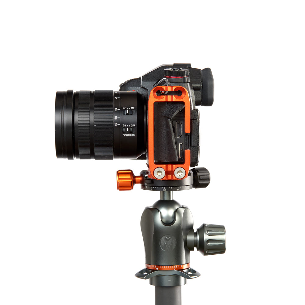 PANASONIC LUMIX G9 on Ellie - Side view