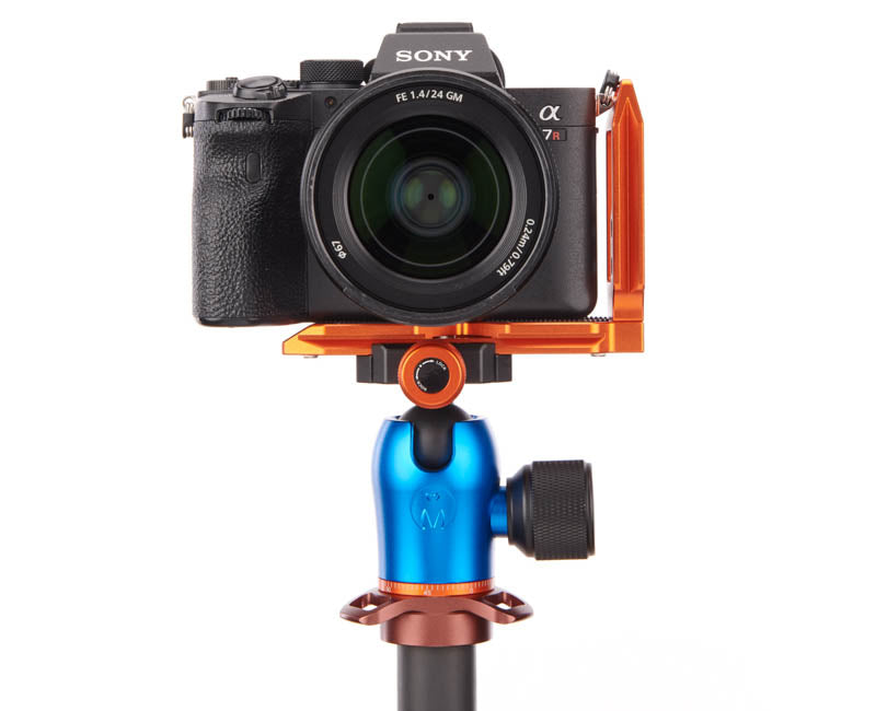 Sony A7R IV on QR11L-2.0 - Front view