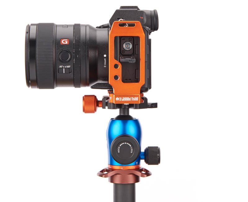 Sony A7R IV on QR11L-2.0 - Side view