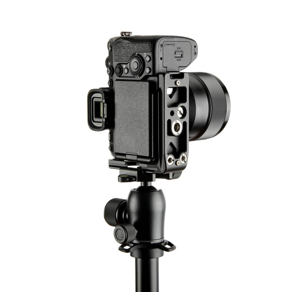 Arnie dedicated QD L-bracket for Sony Alpha Cameras