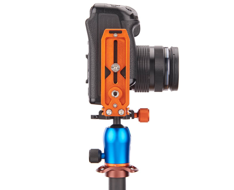 Olympus EM1X on QR11-FB 2.0 - Underside view