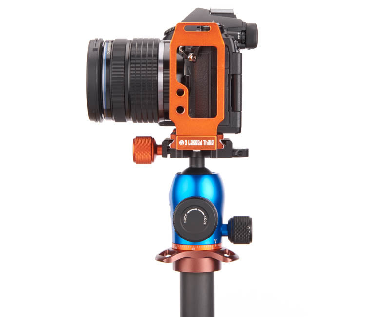 Olympus EM1 MK 3 on QR11-L 2.0 - Side view