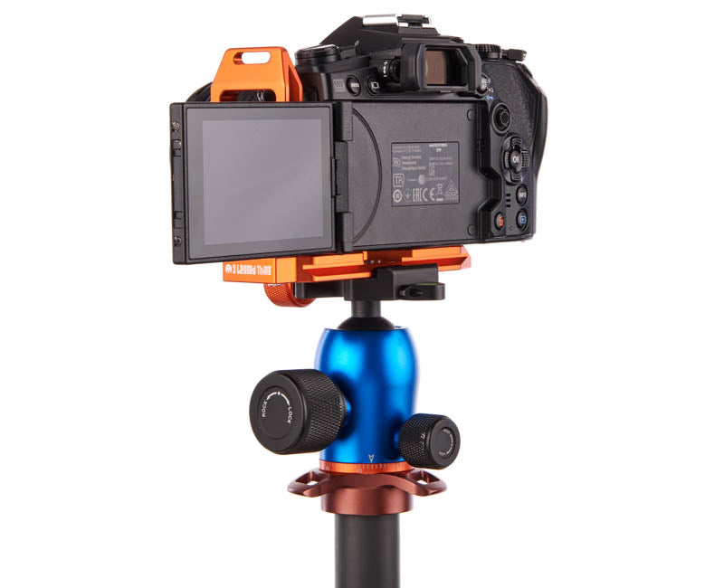 Olympus EM1 MK 3 on QR11-L 2.0 - Side/rear view