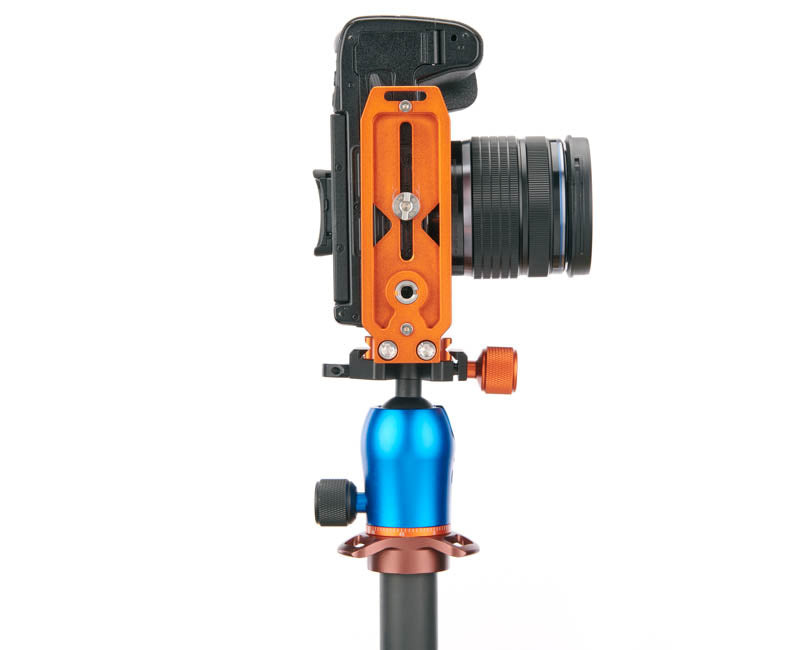 Olympus EM1 MK 3 on QR11-L 2.0 - Underside view