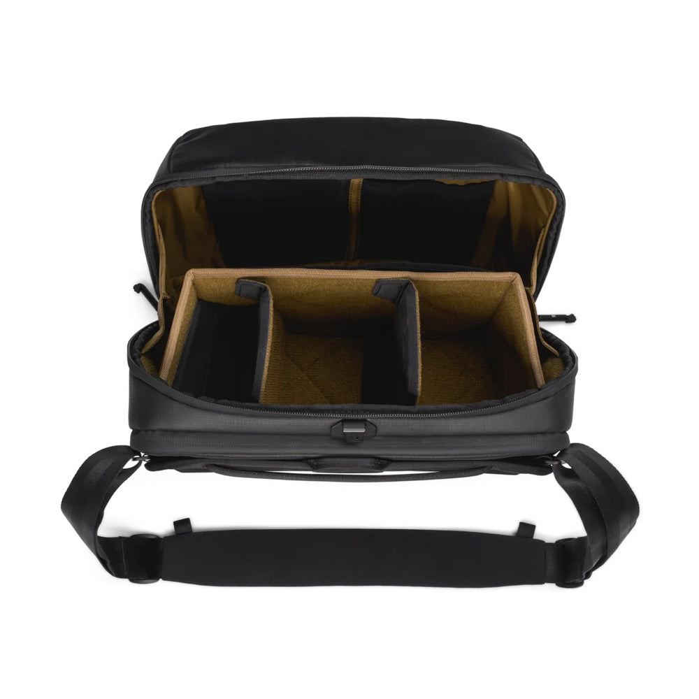 MCKINNON CAMERA MESSENGER 13L EMPTY SHOWING DIVIDERS