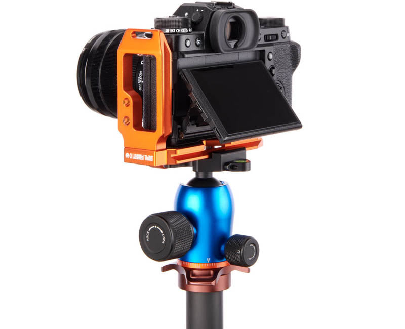 FUJIFILM X-T2 on QR11-L 2.0 - Side/rear view