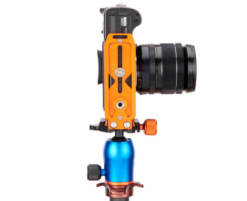 FUJIFILM X-T2 on QR11-L 2.0 - Underside view