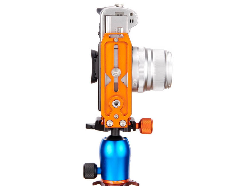 FUJIFILM X-T3 on QR11-L 2.0 - Underside view