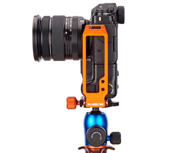 FUJIFILM X-T4 with grip on QR11-FB 2.0 - Side view