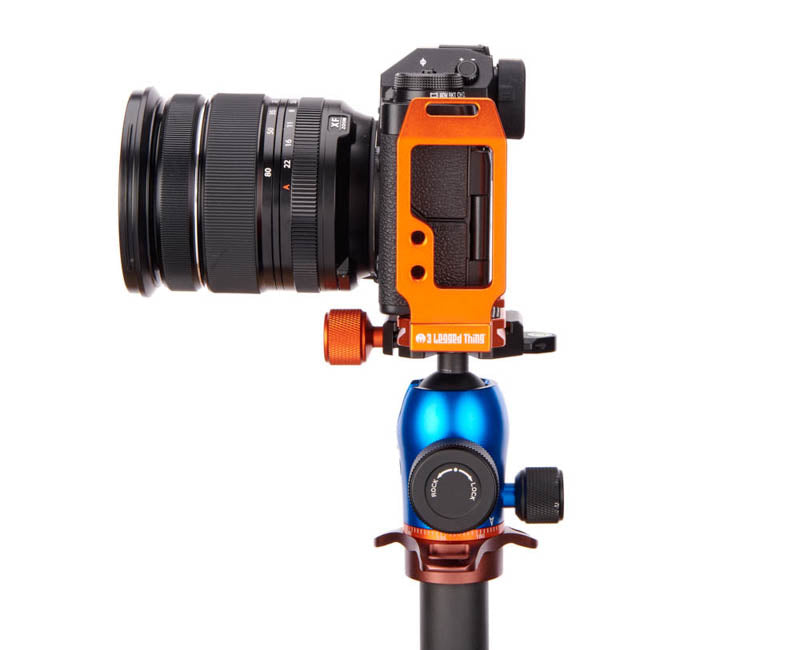 FUJIFILM X-T4 on QR11-L 2.0 - Side view